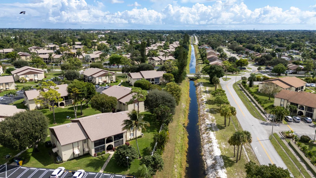 合同活跃: $1,500 (2 贝兹, 1 浴室, 920 平方英尺)