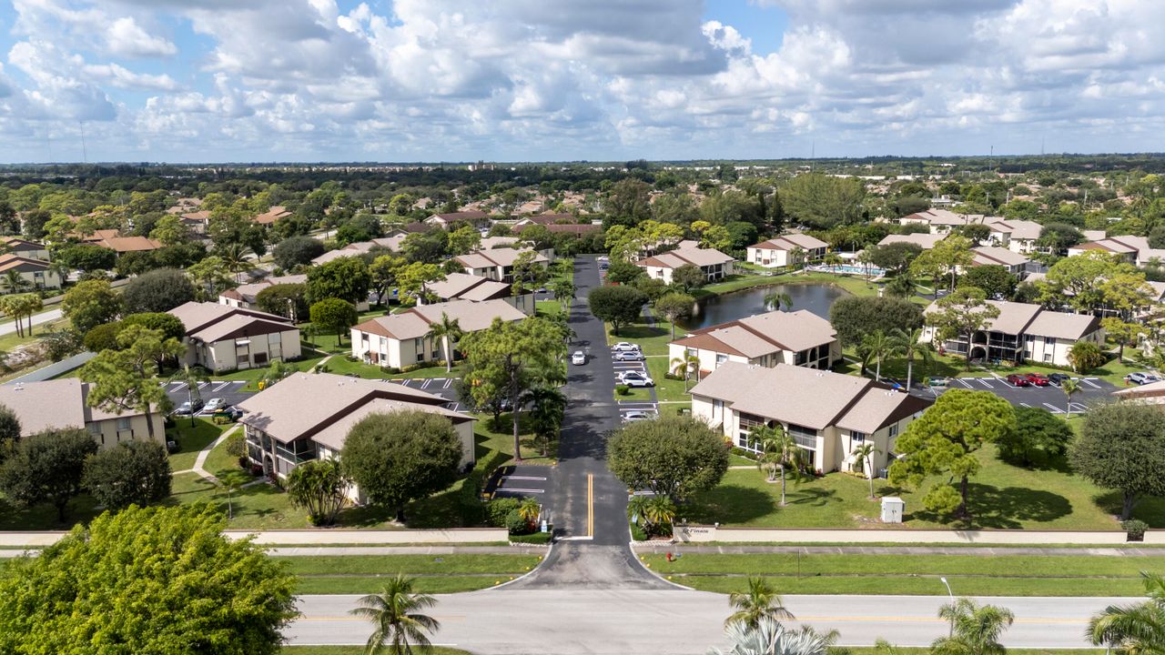 合同活跃: $1,500 (2 贝兹, 1 浴室, 920 平方英尺)