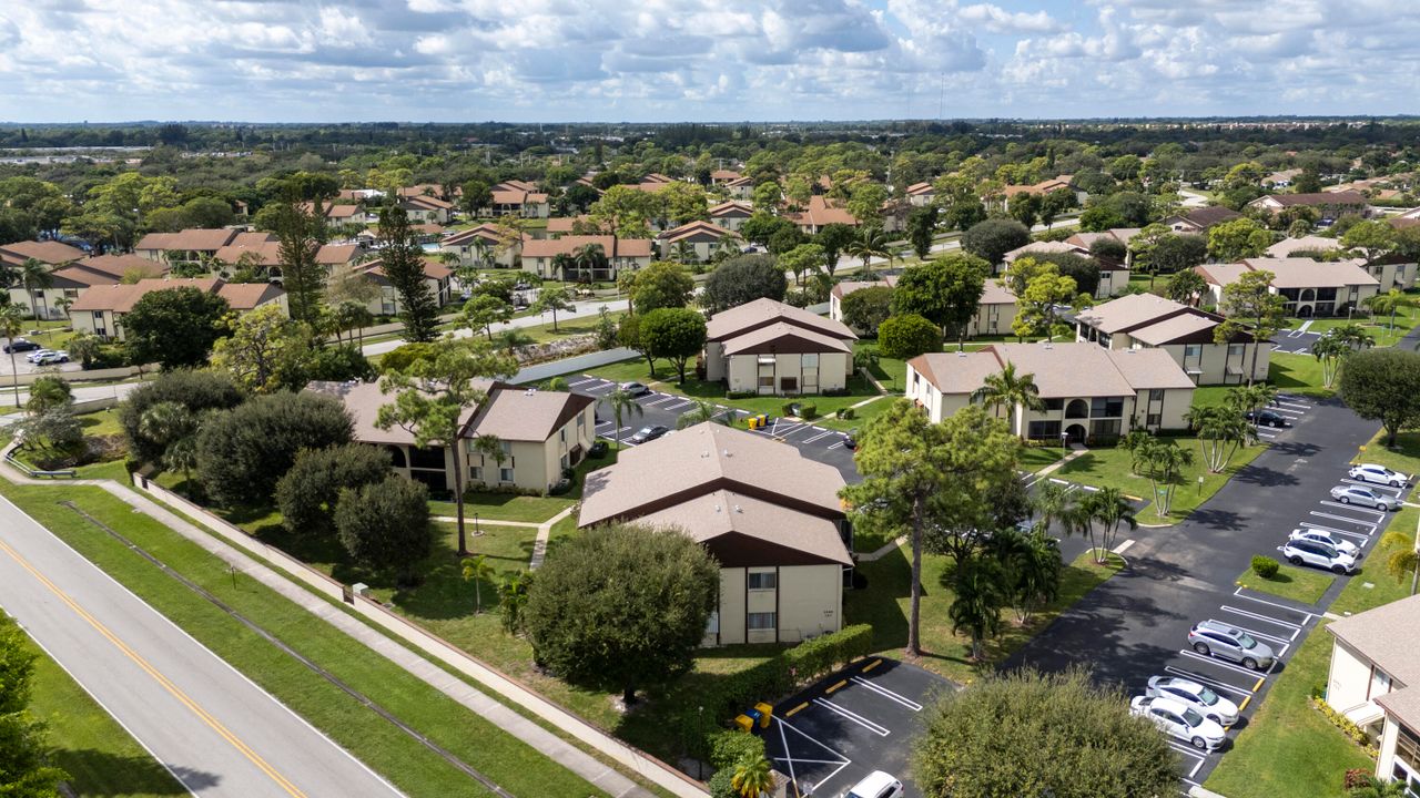 合同活跃: $1,500 (2 贝兹, 1 浴室, 920 平方英尺)