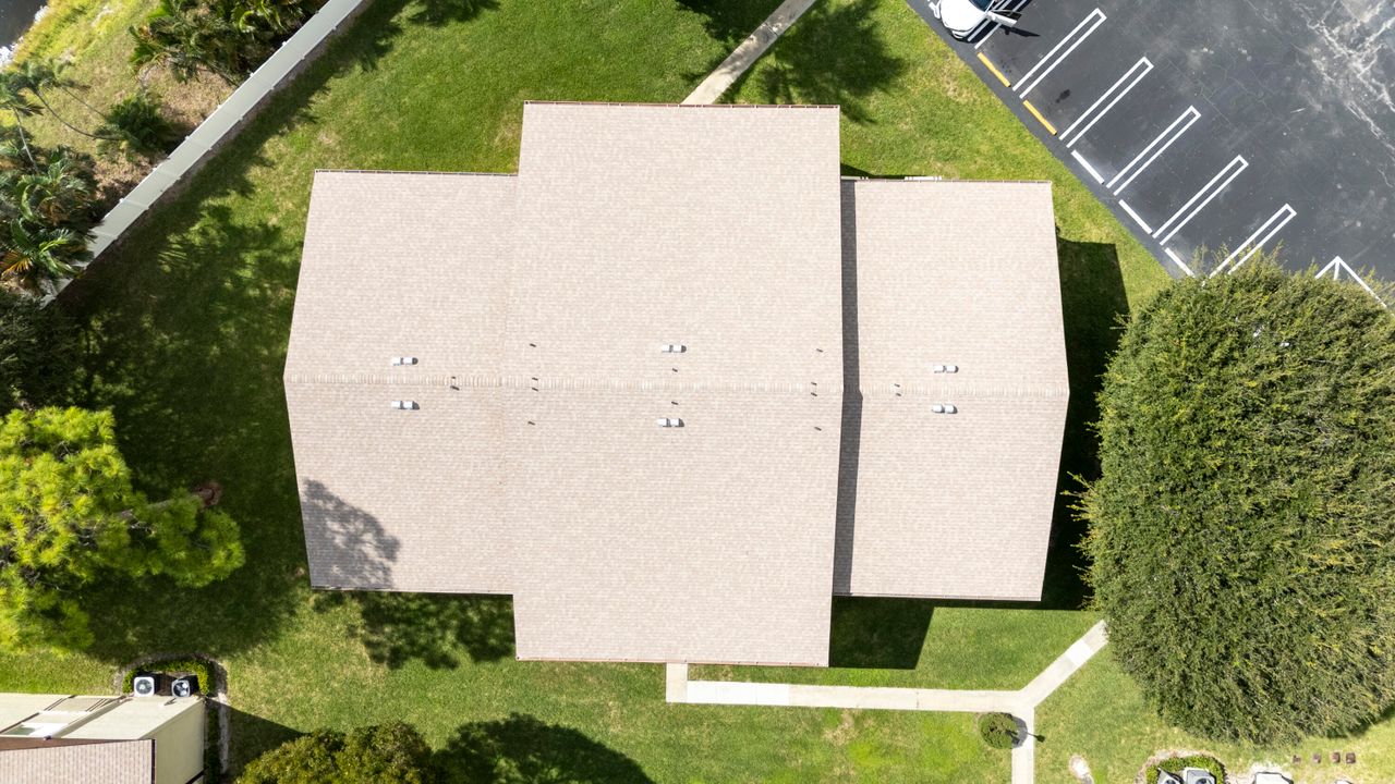 合同活跃: $1,500 (2 贝兹, 1 浴室, 920 平方英尺)