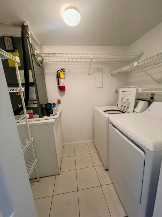 合同活跃: $1,500 (2 贝兹, 1 浴室, 920 平方英尺)