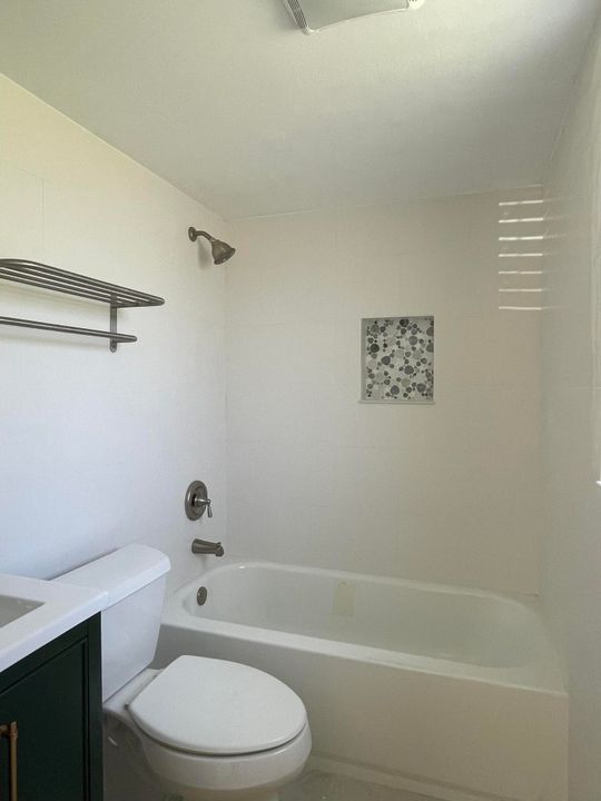 For Rent: $2,150 (2 beds, 2 baths, 810 Square Feet)