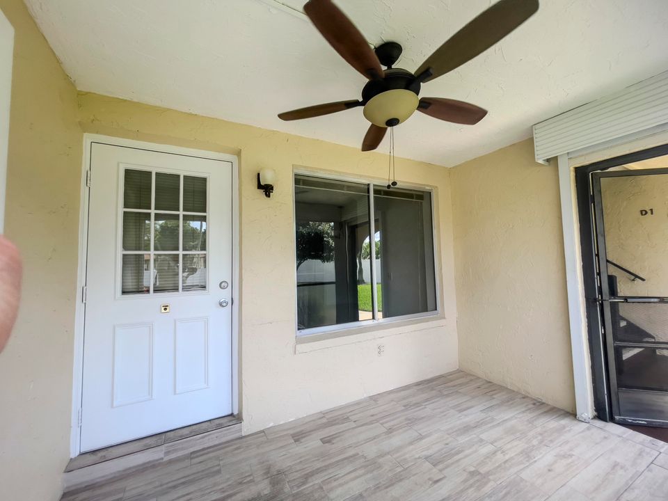 合同活跃: $1,500 (2 贝兹, 1 浴室, 920 平方英尺)