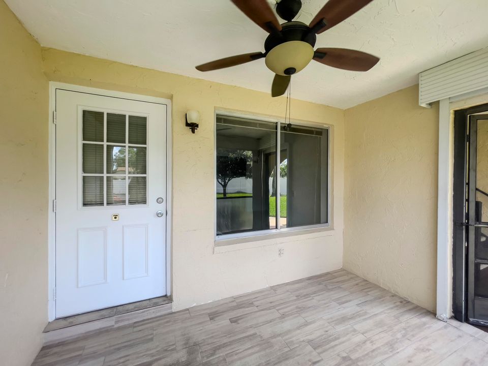 合同活跃: $1,500 (2 贝兹, 1 浴室, 920 平方英尺)