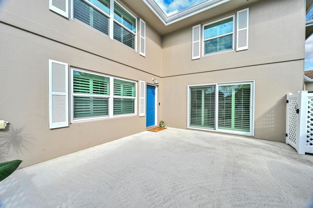 待售: $299,900 (2 贝兹, 2 浴室, 1374 平方英尺)