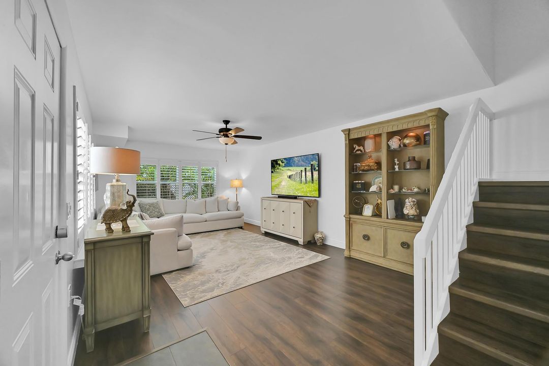 待售: $299,900 (2 贝兹, 2 浴室, 1374 平方英尺)