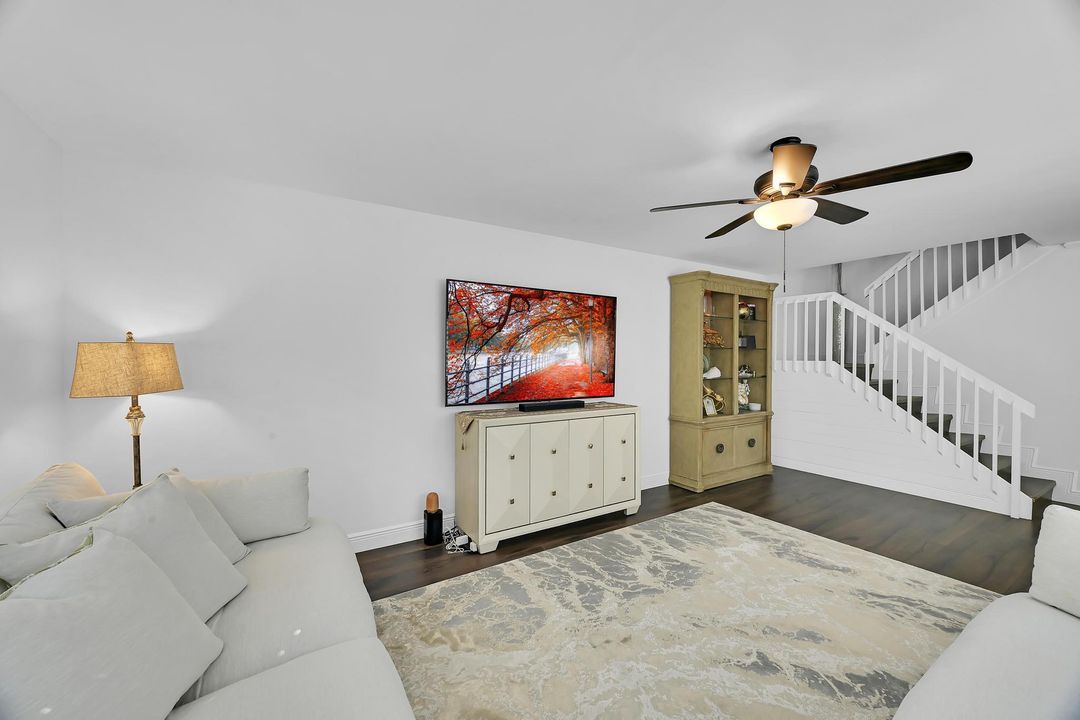 待售: $299,900 (2 贝兹, 2 浴室, 1374 平方英尺)