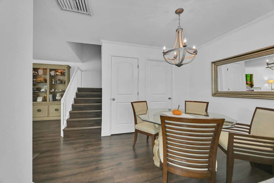 待售: $299,900 (2 贝兹, 2 浴室, 1374 平方英尺)