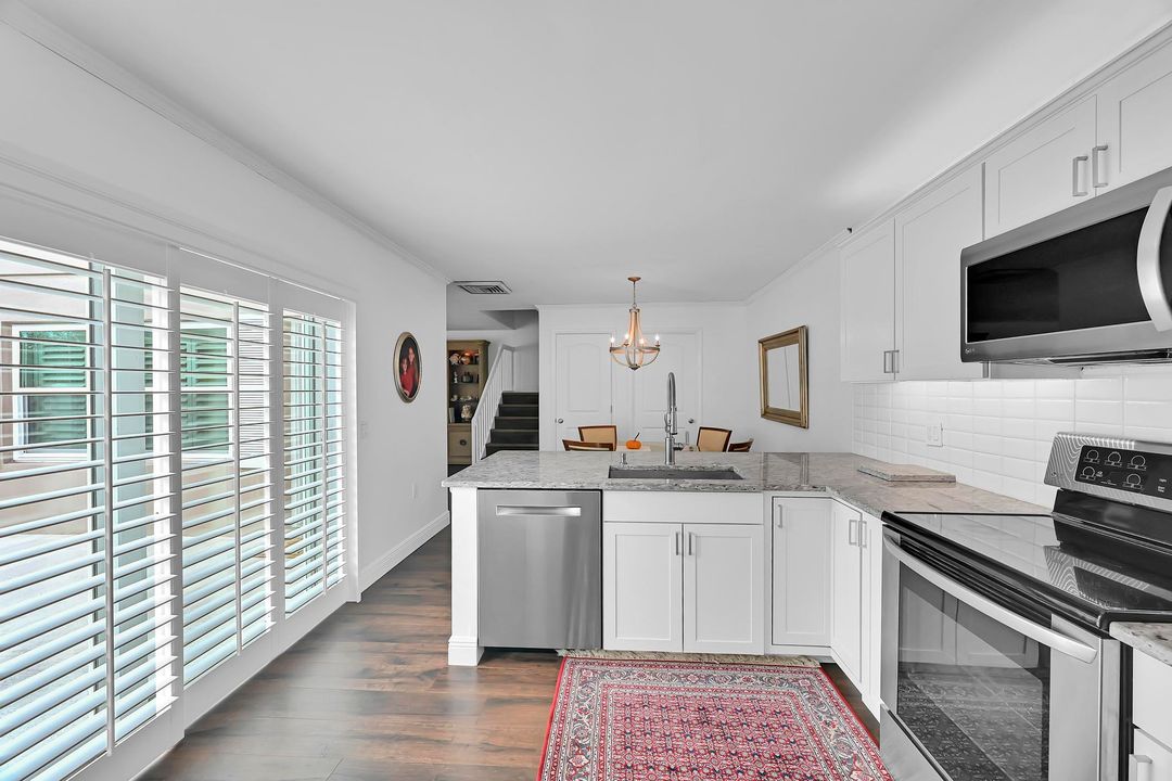 待售: $299,900 (2 贝兹, 2 浴室, 1374 平方英尺)