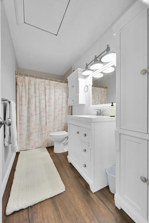 待售: $299,900 (2 贝兹, 2 浴室, 1374 平方英尺)