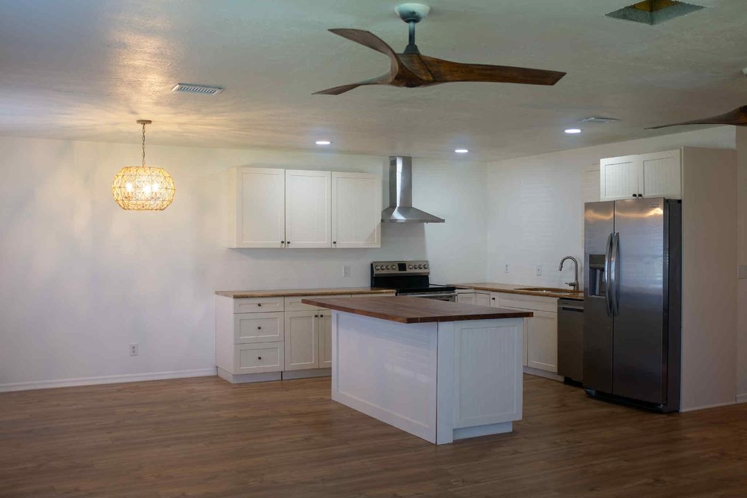 For Sale: $215,000 (3 beds, 2 baths, 1411 Square Feet)