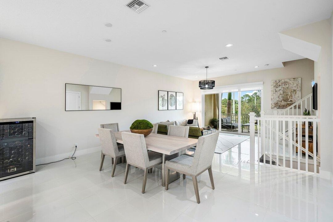 出租: $5,800 (3 贝兹, 3 浴室, 2252 平方英尺)