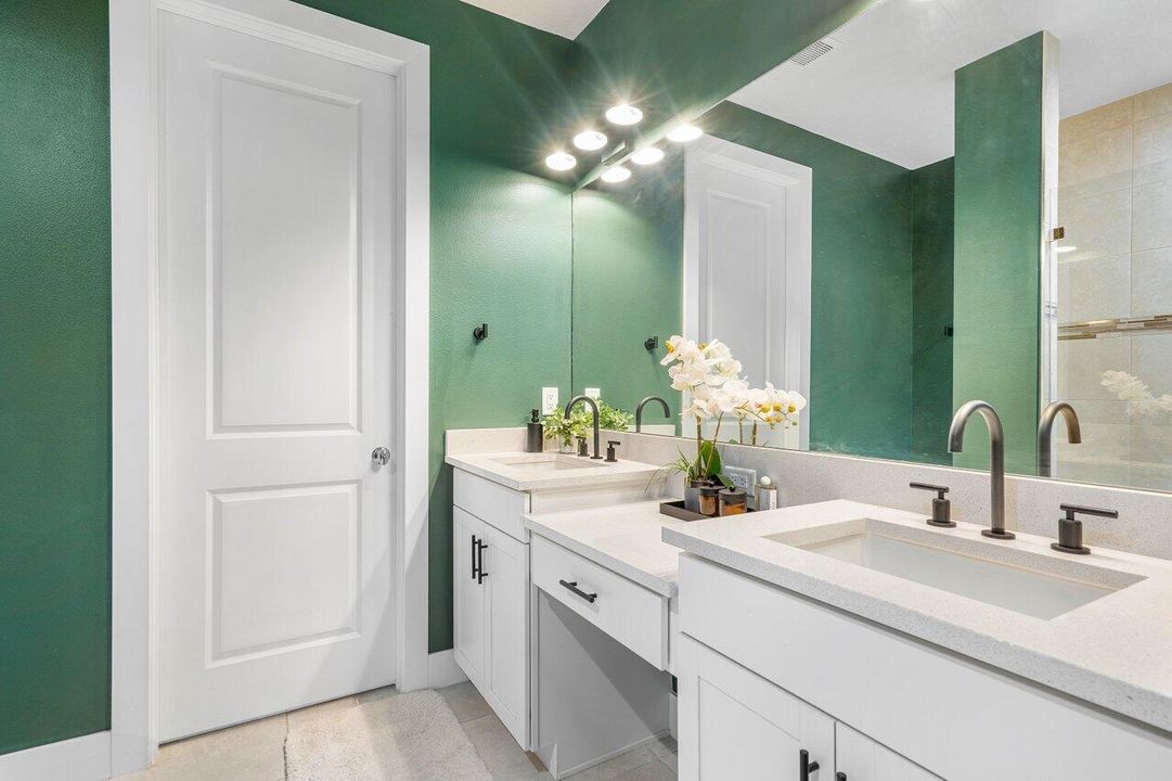 出租: $5,800 (3 贝兹, 3 浴室, 2252 平方英尺)