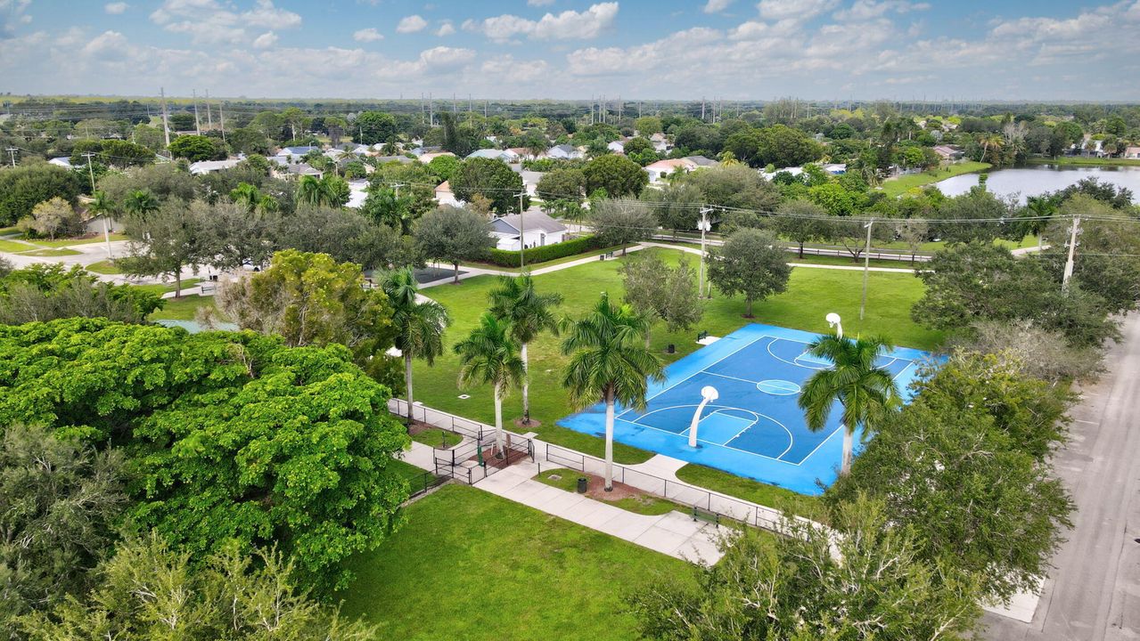 Active With Contract: $475,000 (3 beds, 2 baths, 1340 Square Feet)