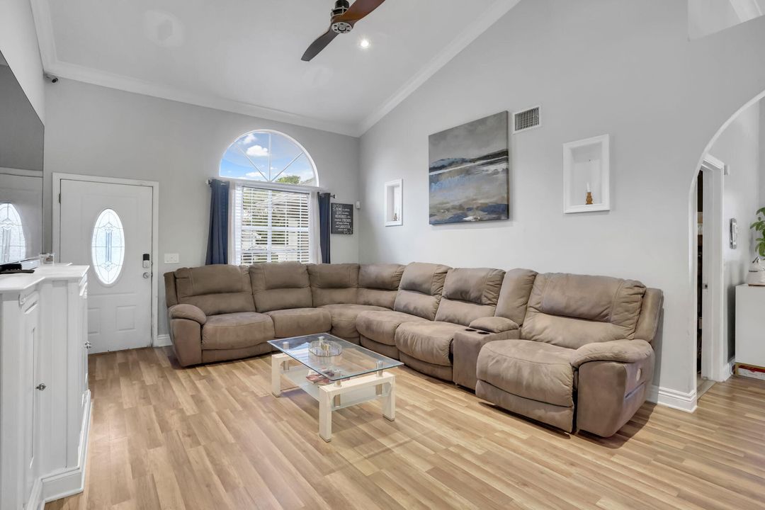 Active With Contract: $475,000 (3 beds, 2 baths, 1340 Square Feet)