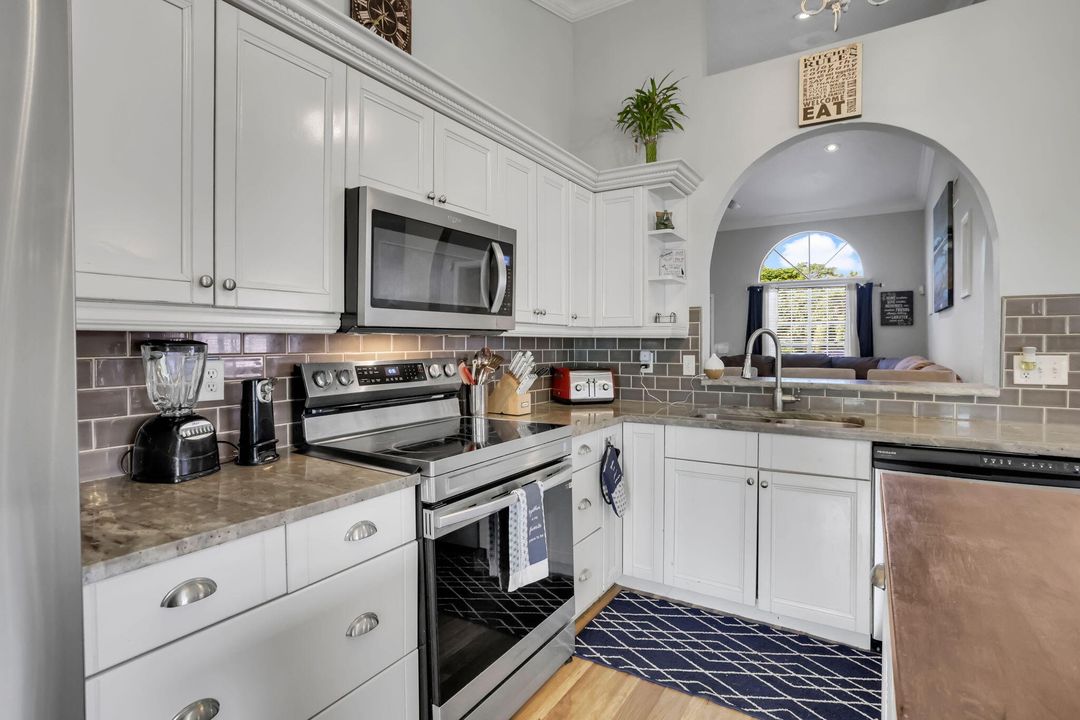 Active With Contract: $475,000 (3 beds, 2 baths, 1340 Square Feet)