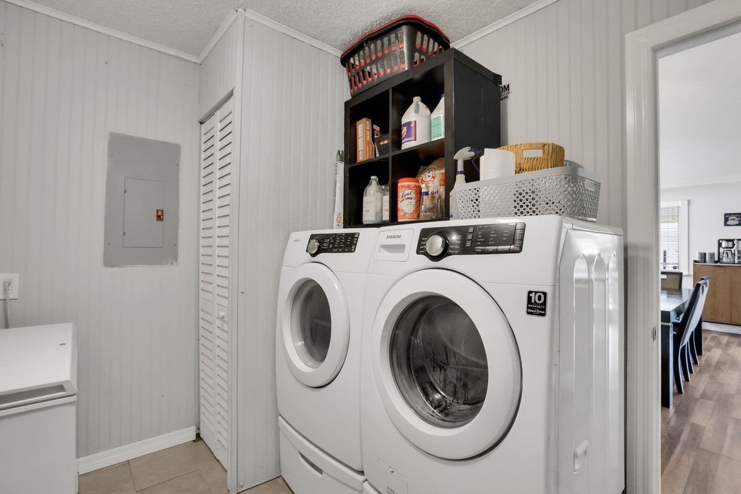 Active With Contract: $475,000 (3 beds, 2 baths, 1340 Square Feet)