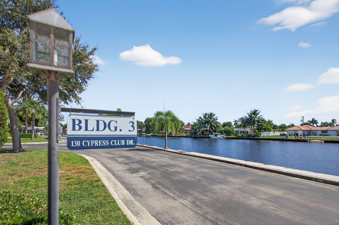 En Venta: $299,000 (2 camas, 2 baños, 966 Pies cuadrados)