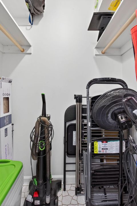 En Venta: $299,000 (2 camas, 2 baños, 966 Pies cuadrados)