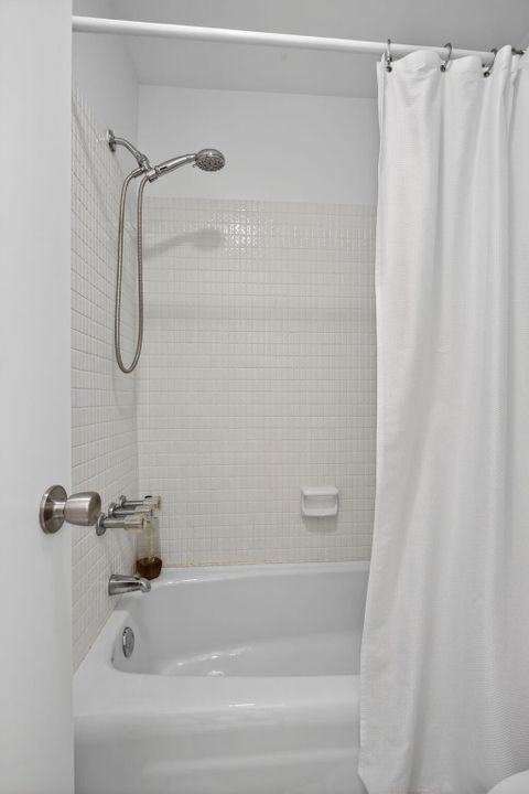 En Venta: $299,000 (2 camas, 2 baños, 966 Pies cuadrados)