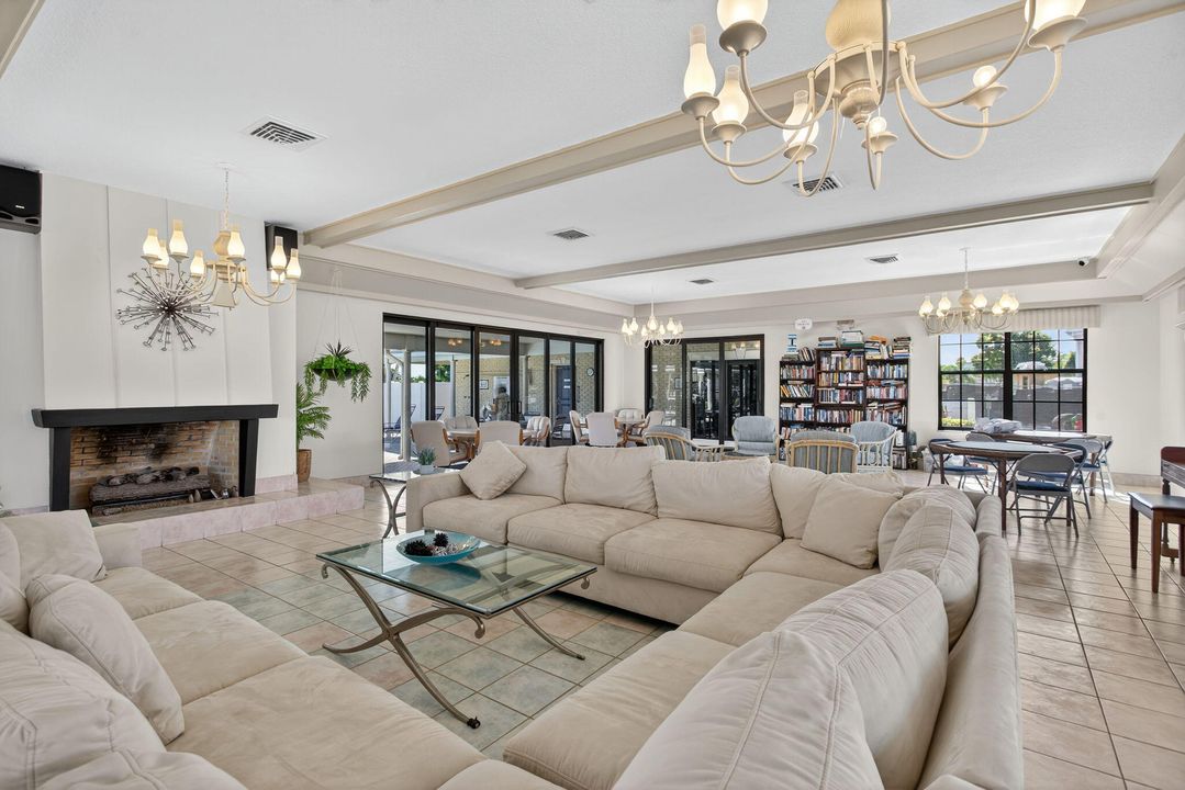 En Venta: $299,000 (2 camas, 2 baños, 966 Pies cuadrados)