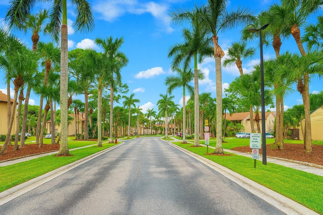 For Sale: $199,999 (2 beds, 2 baths, 1115 Square Feet)