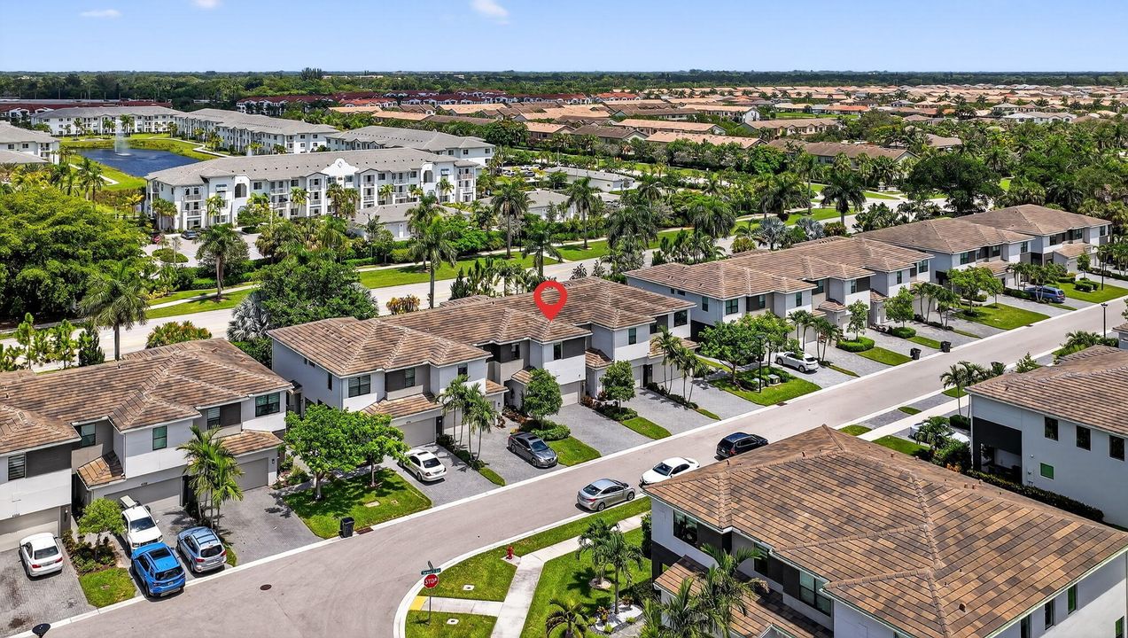 出租: $3,350 (3 贝兹, 2 浴室, 1777 平方英尺)