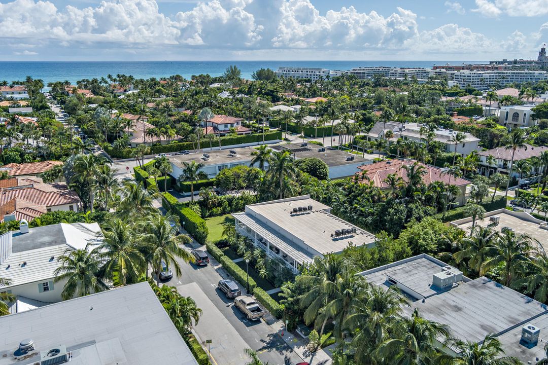 Под контрактом: $1,695,000 (2 спален, 2 ванн, 765 Квадратных фут)