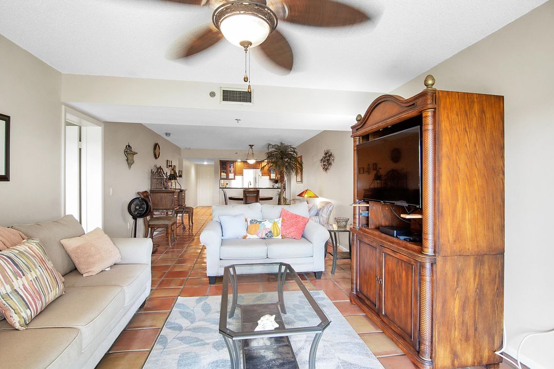 For Rent: $4,800 (2 beds, 2 baths, 1385 Square Feet)