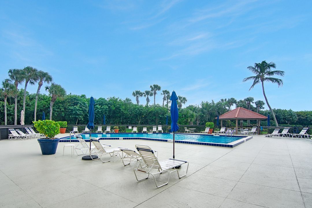 For Rent: $4,800 (2 beds, 2 baths, 1385 Square Feet)