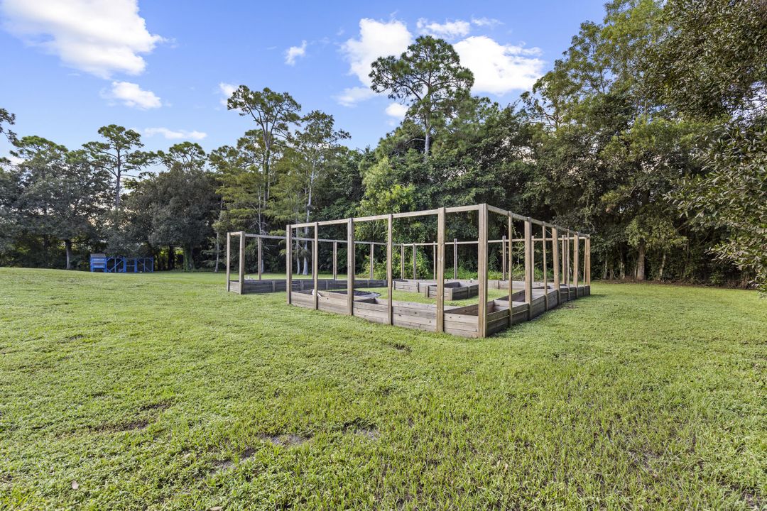 Activo con contrato: $899,999 (4 camas, 3 baños, 2649 Pies cuadrados)