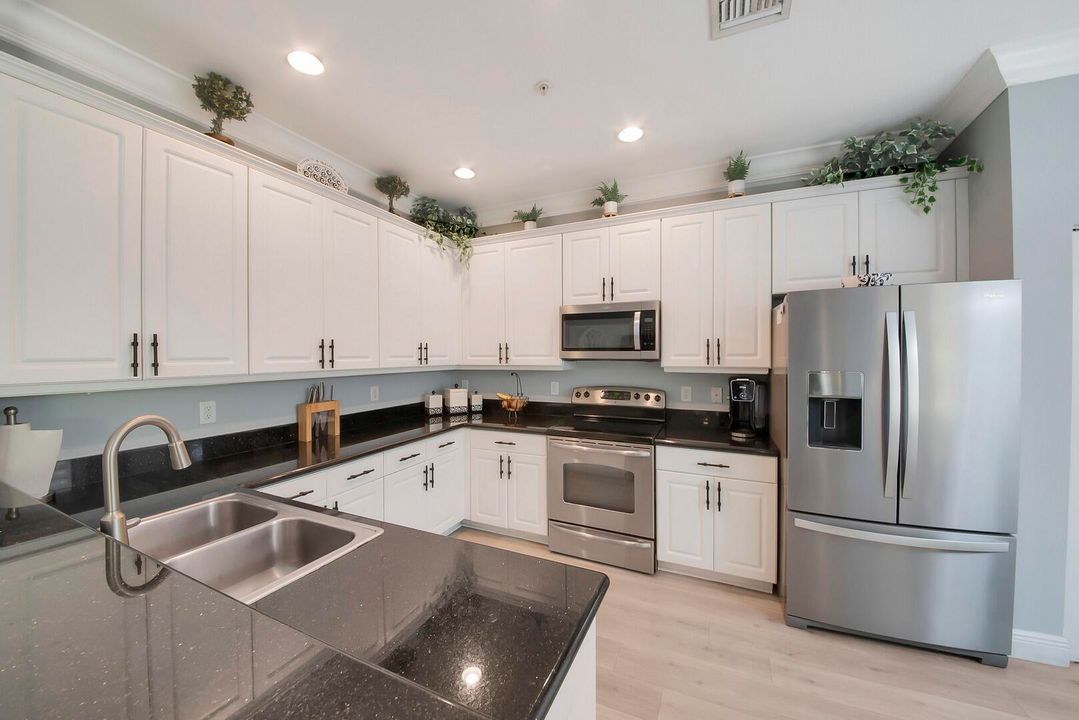 For Sale: $479,900 (4 beds, 3 baths, 2108 Square Feet)