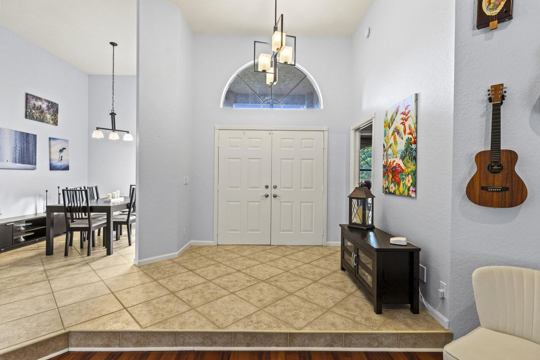 Activo con contrato: $899,999 (4 camas, 3 baños, 2649 Pies cuadrados)