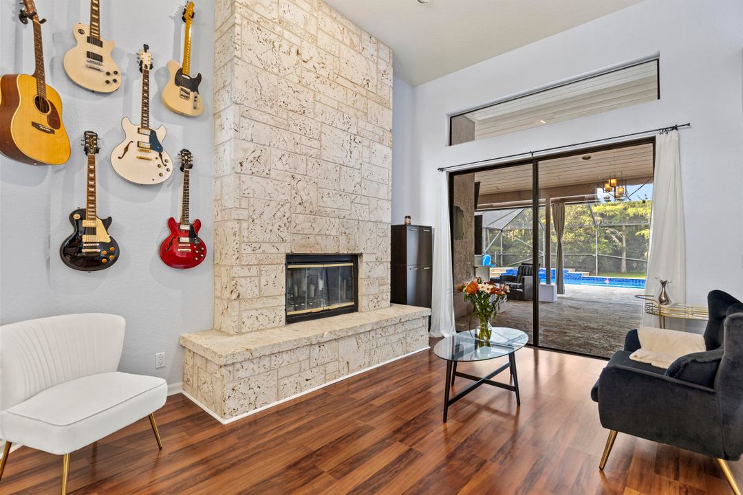 Activo con contrato: $899,999 (4 camas, 3 baños, 2649 Pies cuadrados)