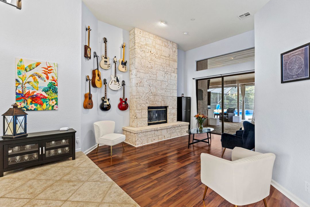 Activo con contrato: $899,999 (4 camas, 3 baños, 2649 Pies cuadrados)