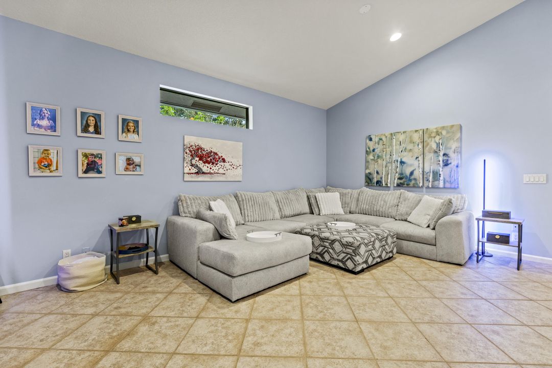 Activo con contrato: $899,999 (4 camas, 3 baños, 2649 Pies cuadrados)