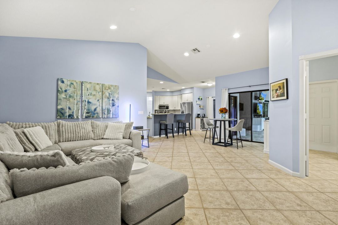 Activo con contrato: $899,999 (4 camas, 3 baños, 2649 Pies cuadrados)