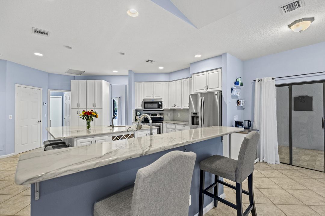 Activo con contrato: $899,999 (4 camas, 3 baños, 2649 Pies cuadrados)