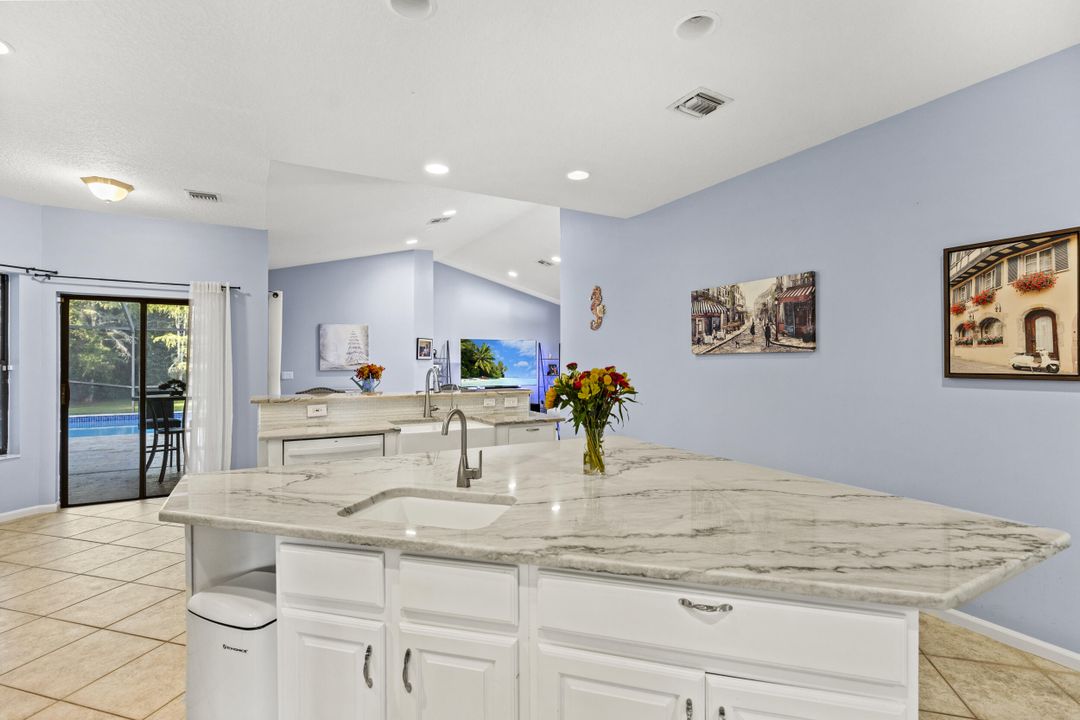 Activo con contrato: $899,999 (4 camas, 3 baños, 2649 Pies cuadrados)