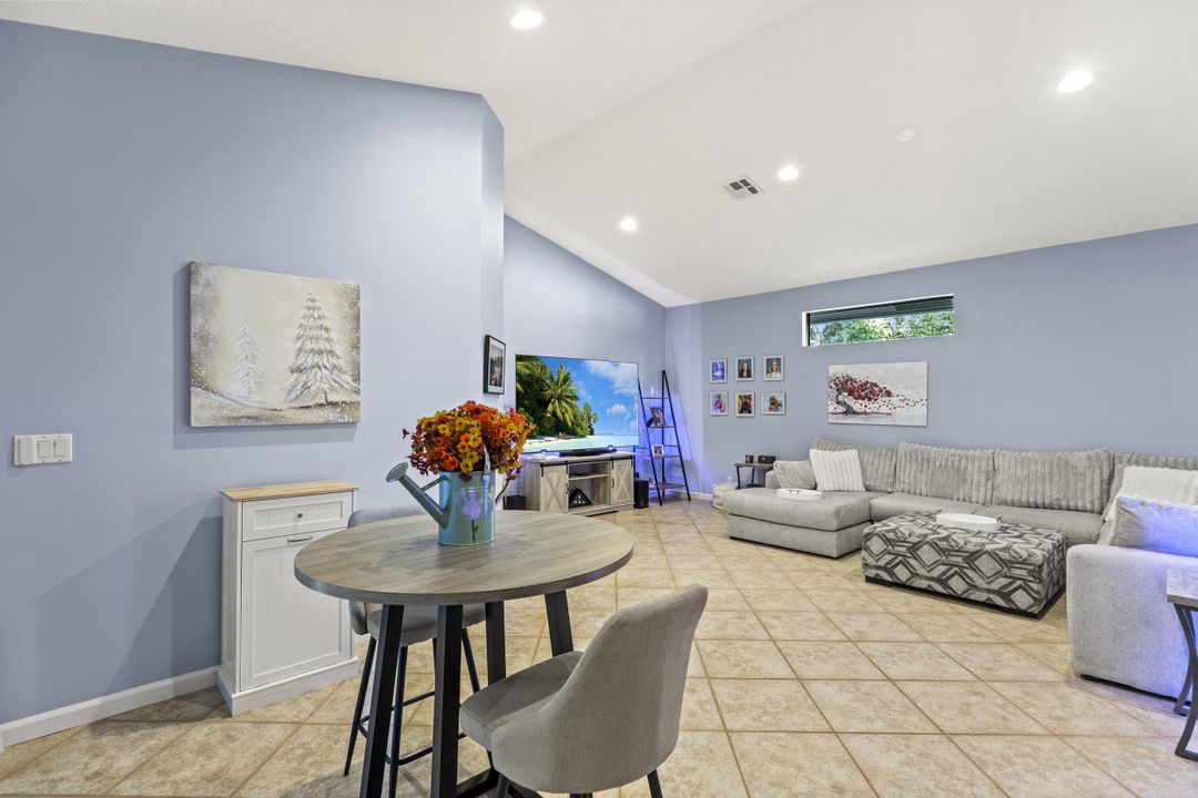 Activo con contrato: $899,999 (4 camas, 3 baños, 2649 Pies cuadrados)