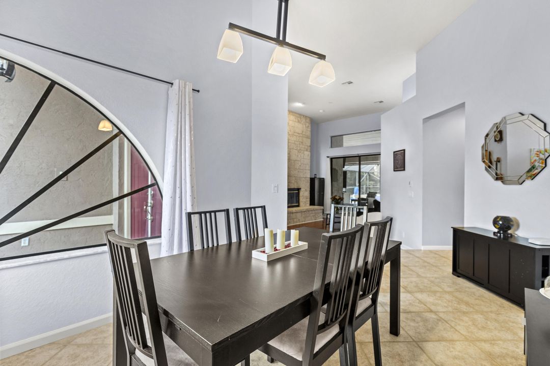 Activo con contrato: $899,999 (4 camas, 3 baños, 2649 Pies cuadrados)