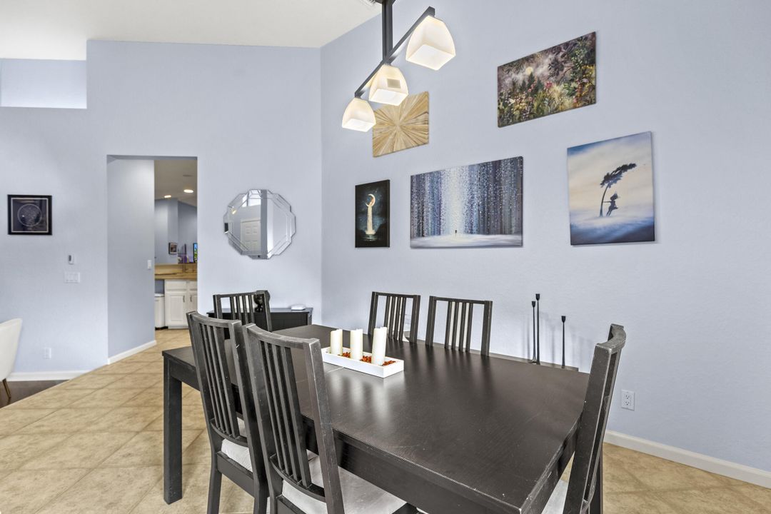 Activo con contrato: $899,999 (4 camas, 3 baños, 2649 Pies cuadrados)