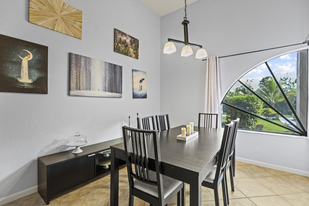 Activo con contrato: $899,999 (4 camas, 3 baños, 2649 Pies cuadrados)