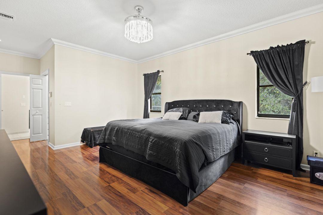 Activo con contrato: $899,999 (4 camas, 3 baños, 2649 Pies cuadrados)