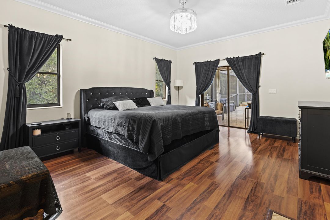 Activo con contrato: $899,999 (4 camas, 3 baños, 2649 Pies cuadrados)