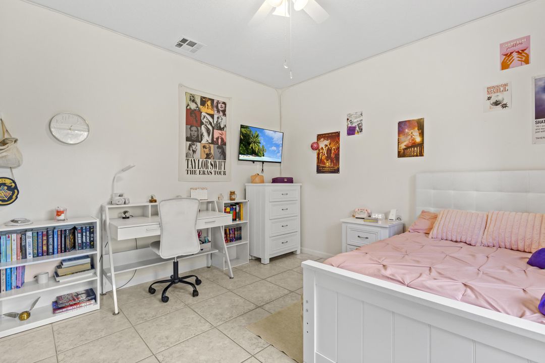 Activo con contrato: $899,999 (4 camas, 3 baños, 2649 Pies cuadrados)