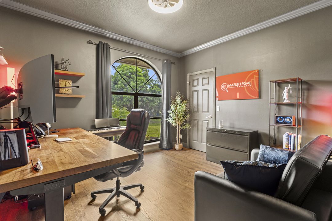 Activo con contrato: $899,999 (4 camas, 3 baños, 2649 Pies cuadrados)