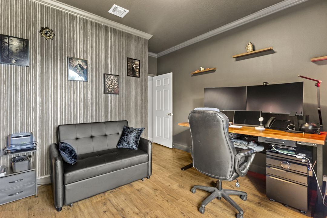 Activo con contrato: $899,999 (4 camas, 3 baños, 2649 Pies cuadrados)