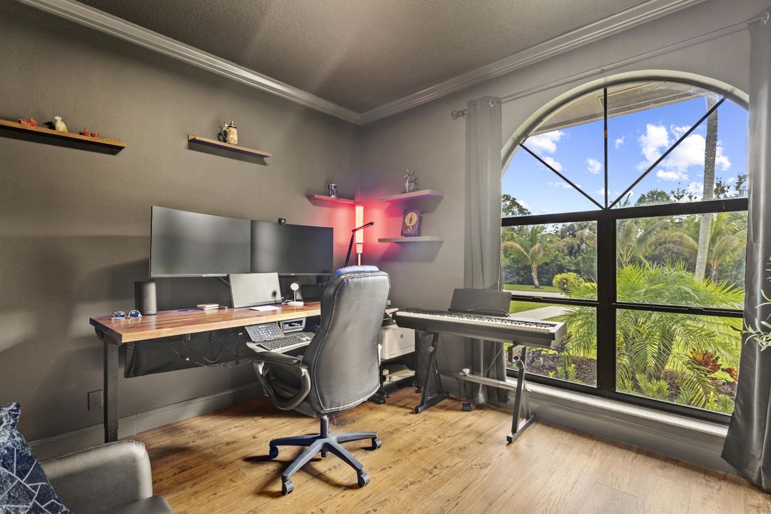 Activo con contrato: $899,999 (4 camas, 3 baños, 2649 Pies cuadrados)