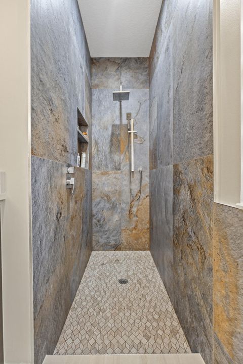 Activo con contrato: $899,999 (4 camas, 3 baños, 2649 Pies cuadrados)